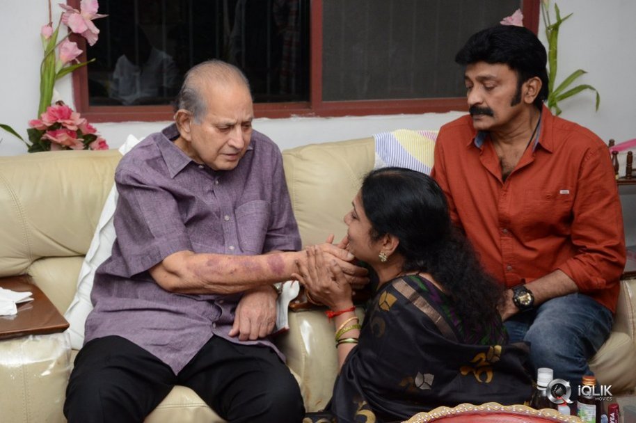 Celebrities-Pay-Homage-to-Vijaya-Nirmala-Garu